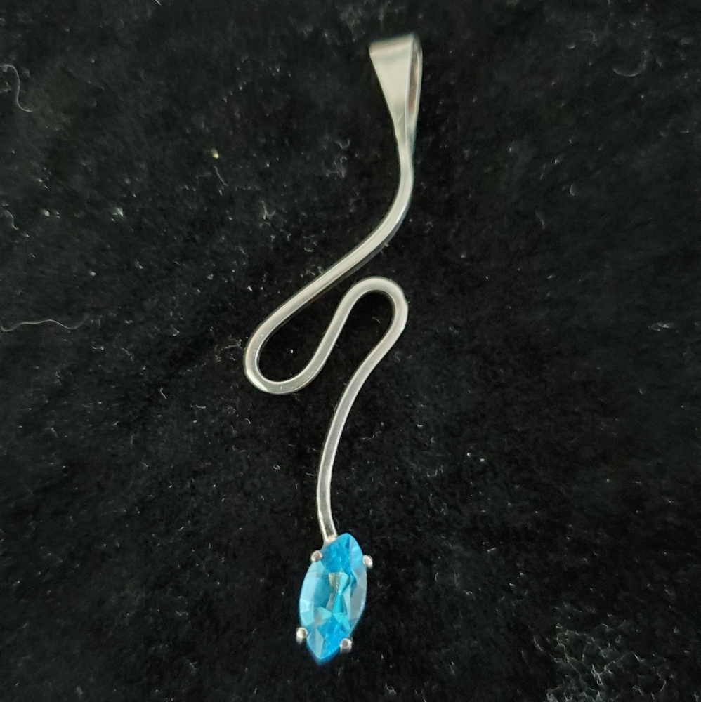 Vintage silvertone pendant